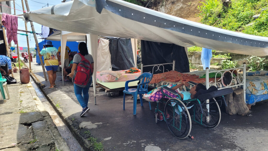 Ayuda humanitaria a familias afectadas por el sismo en Esmeraldas
