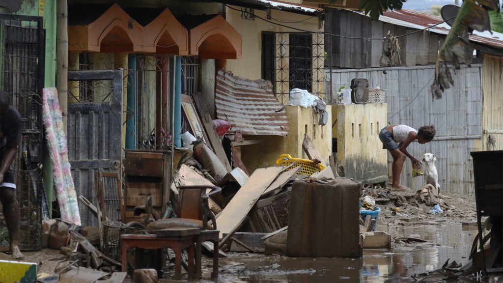 En Esmeraldas: Cáritas entrega 800 comidas diarias a los afectados por las inundaciones