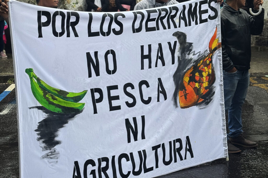 Plantón en Quito: los afectados por los derrames de petróleo exigen justicia
